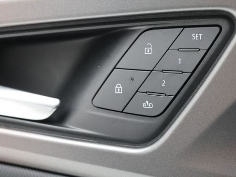 Used 2024 Chevrolet Equinox EV RS image 28