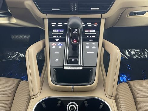 Used 2021 Porsche Cayenne image 18