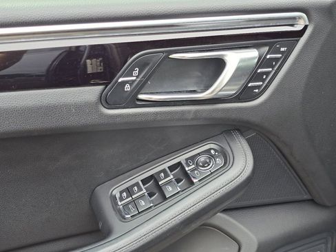Used 2020 Porsche Macan S AWD/4WD image 42