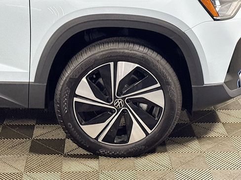 New 2025 Volkswagen Taos SE image 23