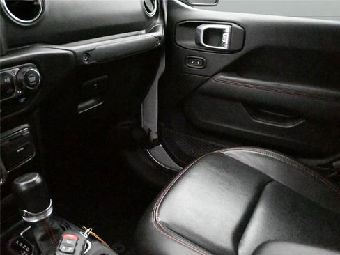 Used 2022 Jeep Gladiator Rubicon w/ Cold Weather Group image 7