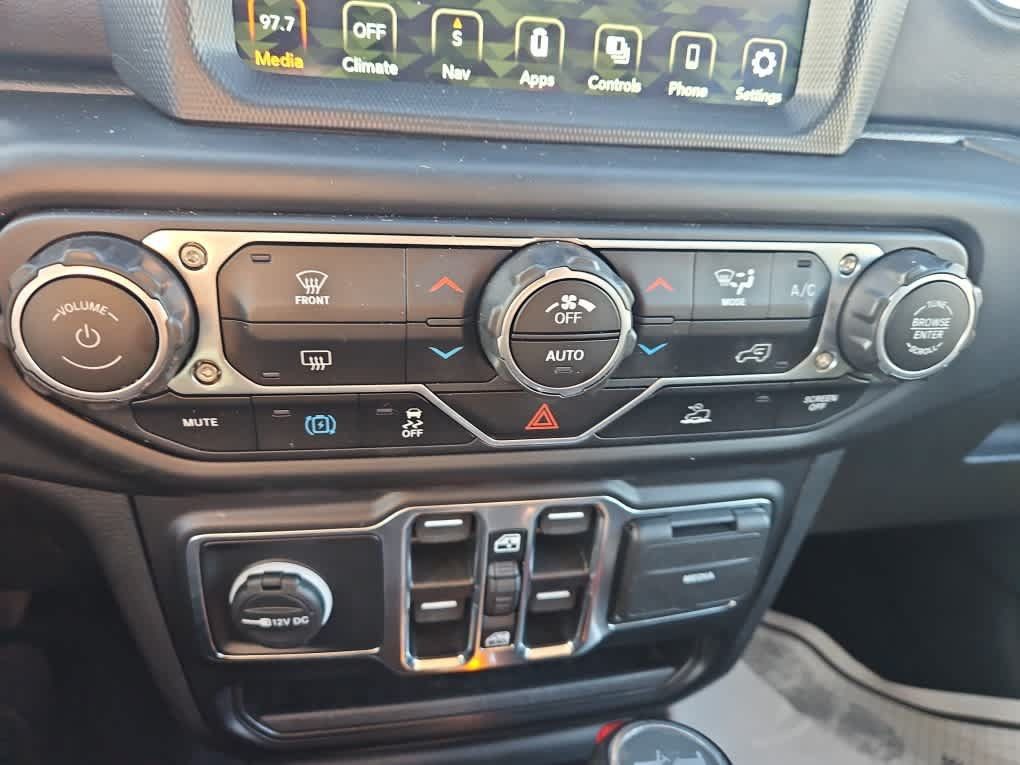 Used 2023 Jeep Wrangler Unlimited Sahara AWD/4WD image 17