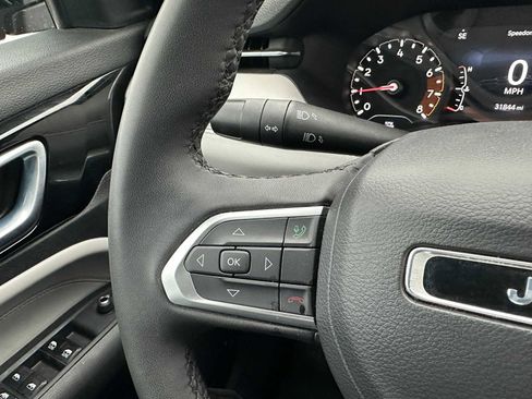 Used 2024 Jeep Compass Limited image 32