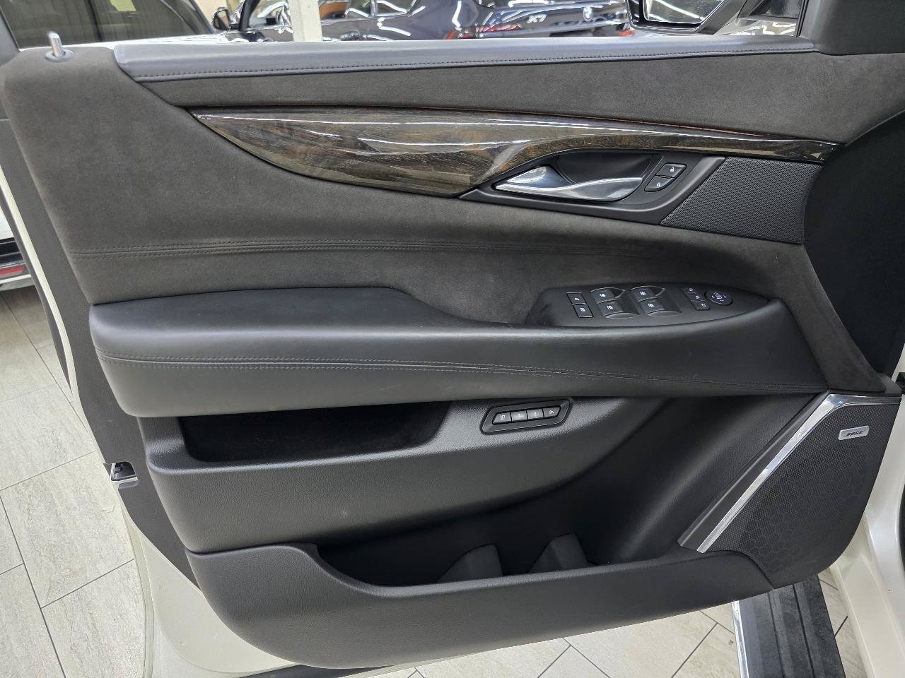 Used 2015 Cadillac Escalade Platinum AWD/4WD image 39