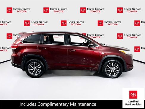 Used 2017 Toyota Highlander XLE image 4