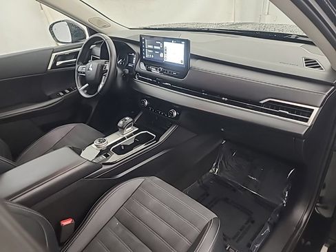 Used 2025 Mitsubishi Outlander SE AWD/4WD image 13
