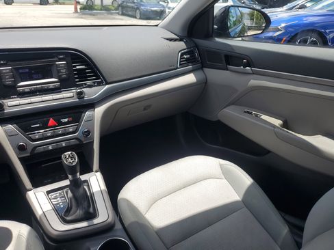 Used 2017 Hyundai Elantra SE image 28
