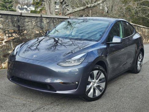 Used 2023 Tesla Model Y Long Range image 2