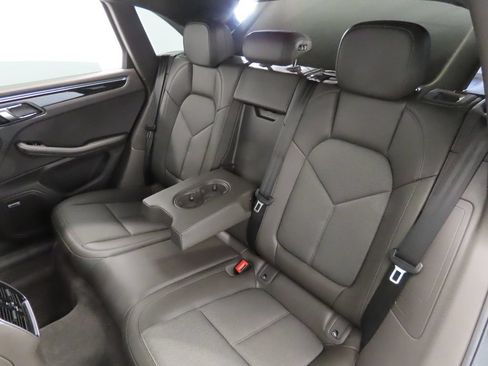 Certified 2025 Porsche Macan AWD/4WD image 43