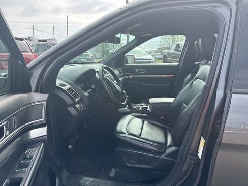 Used 2019 Ford Explorer XLT w/ Equipment Group 202A AWD/4WD image 9