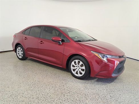 Used 2022 Toyota Corolla LE image 4