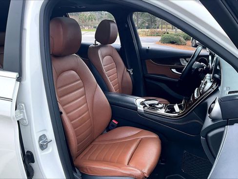 Used 2019 Mercedes-Benz GLC 300 4MATIC image 9