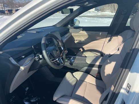 New 2025 Volvo EX90 Plus image 5