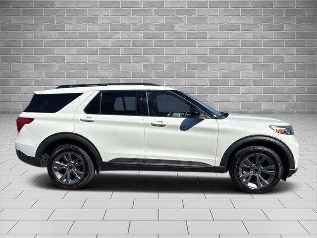 Certified 2023 Ford Explorer XLT w/ Equipment Group 202A AWD/4WD image 2