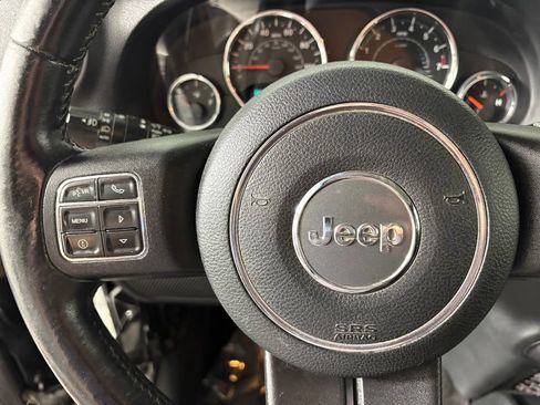 Used 2016 Jeep Wrangler Unlimited Sahara w/ Connectivity Group AWD/4WD image 20