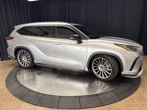 Used 2021 Toyota Highlander XSE AWD/4WD image 11