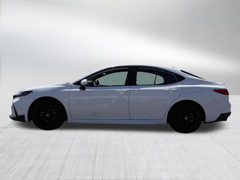 Used 2025 Toyota Camry SE FWD image 3