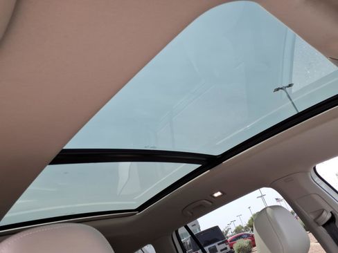 Certified 2024 Volkswagen Atlas SE w/ Panoramic Sunroof Package image 10