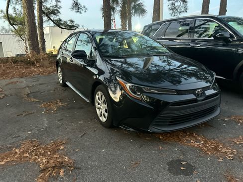 Used 2023 Toyota Corolla LE image 6