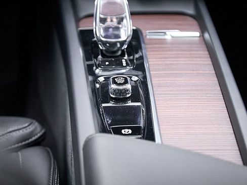 Certified 2023 Volvo XC60 B6 Ultimate w/ Protection Package Premier image 36