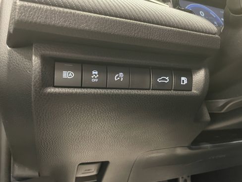 Used 2025 Toyota Camry SE image 19