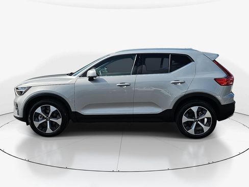 Used 2025 Volvo XC40 B5 Plus AWD/4WD image 10