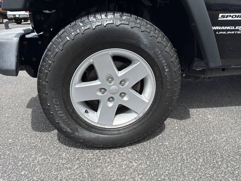 Used 2018 Jeep Wrangler Unlimited Sport S AWD/4WD image 22