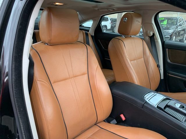 Used 2019 Jaguar XJ Supercharged RWD image 28