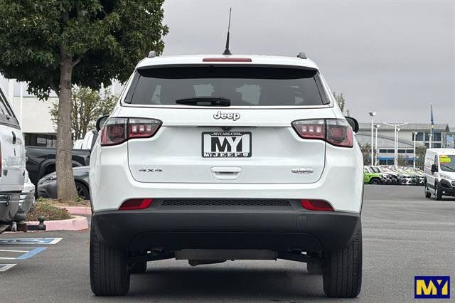 Used 2024 Jeep Compass Latitude AWD/4WD image 5