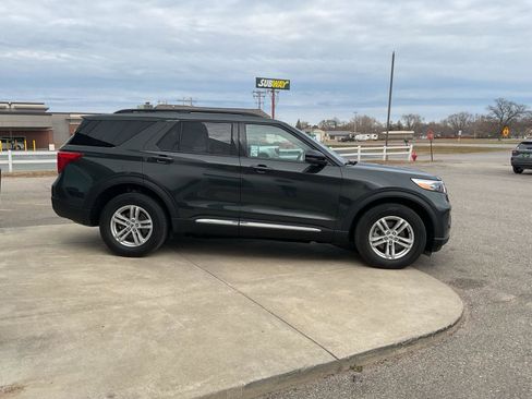 Used 2023 Ford Explorer XLT w/ Equipment Group 202A image 6