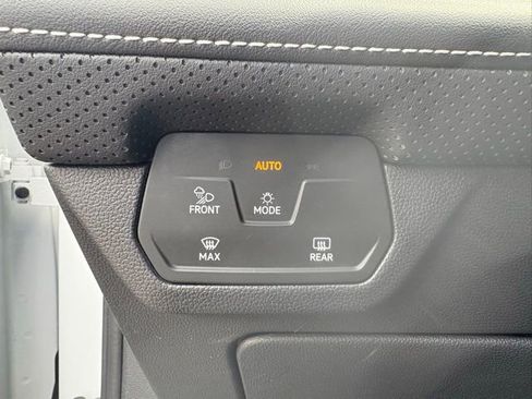 Used 2024 Volkswagen Atlas Cross Sport SEL Premium R-Line image 29