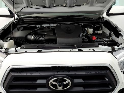 Certified 2023 Toyota Tacoma SR5 AWD/4WD image 15