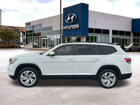 Used 2023 Volkswagen Atlas SE image 2