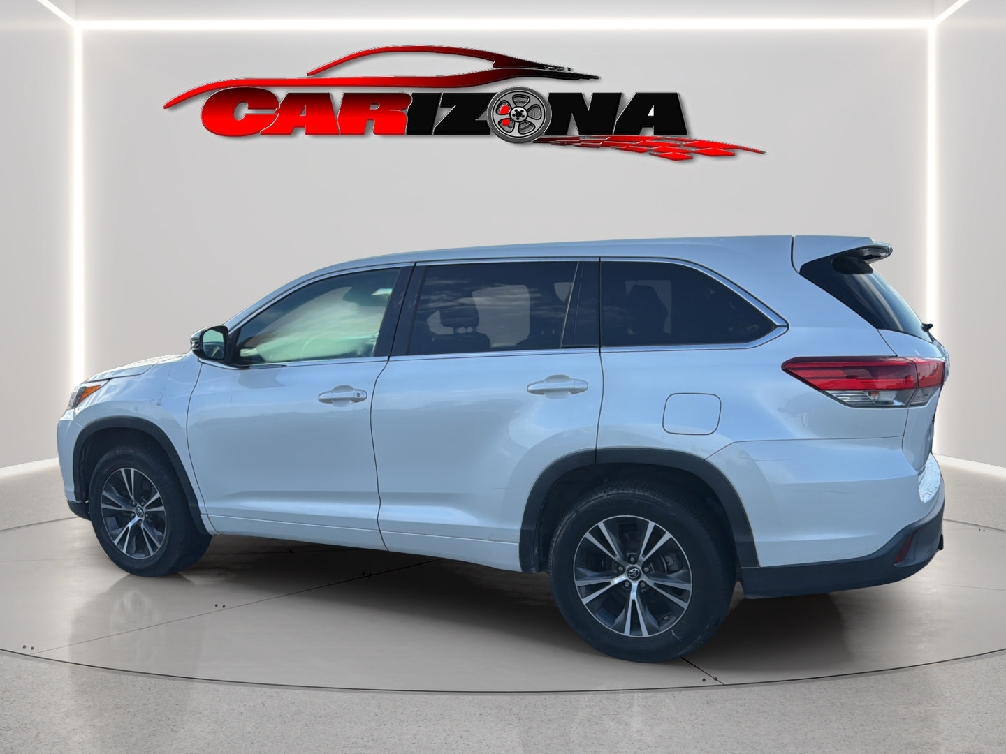 Used 2017 Toyota Highlander LE FWD image 9