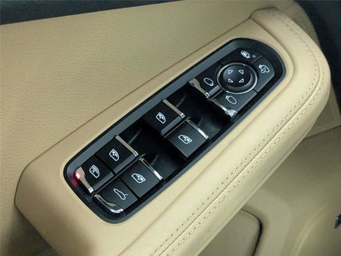 Used 2017 Porsche Macan AWD/4WD image 17
