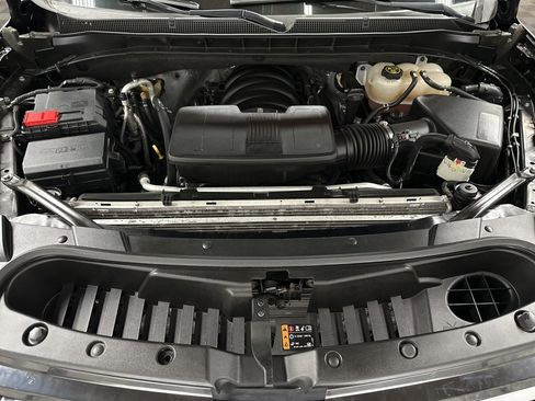 Used 2024 Chevrolet Suburban LT image 38