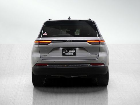 Used 2022 Jeep Grand Cherokee Limited image 4