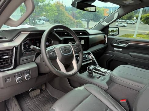Used 2025 GMC Sierra 1500 Denali AWD/4WD image 17