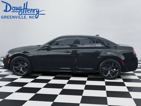 Used 2023 Chrysler 300 Touring L RWD image 2