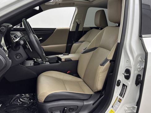 Used 2020 Lexus ES 300h ES 300h w/ Premium Package image 17