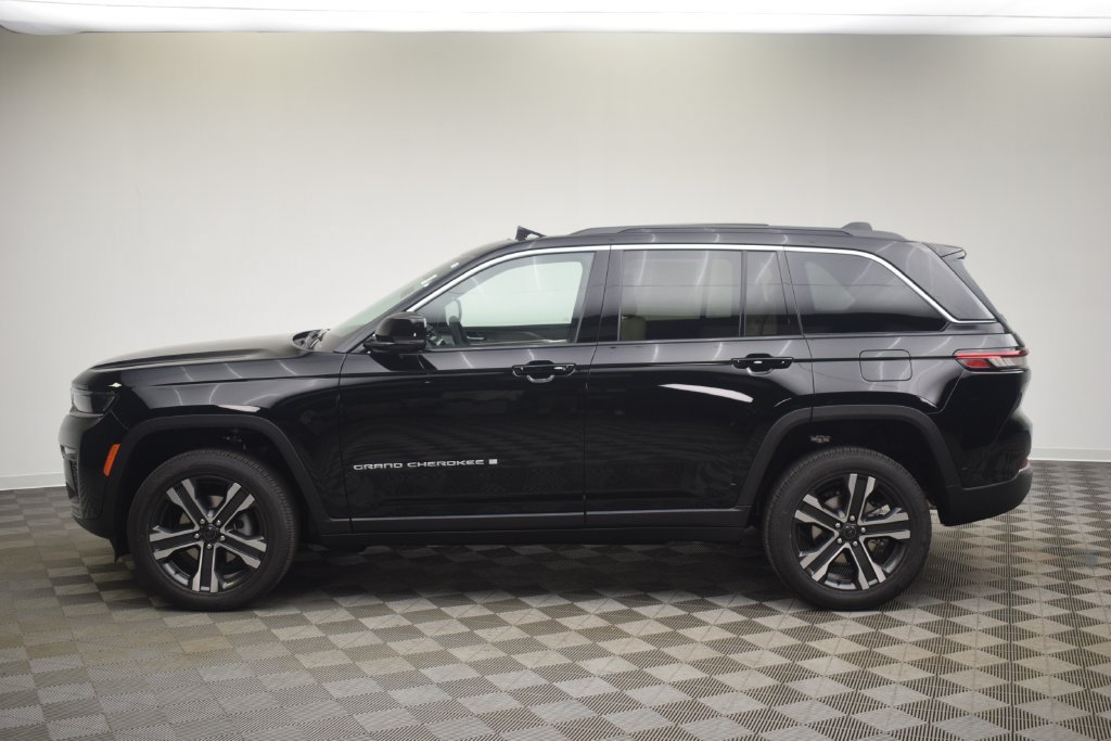 New 2027 Jeep Grand Cherokee Limited AWD/4WD image 17
