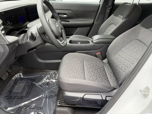 Used 2026 Nissan Kicks SV w/ Charging Package FWD image 16