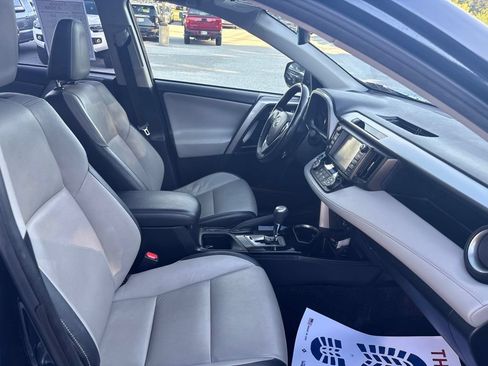 Used 2018 Toyota RAV4 Limited AWD/4WD image 30