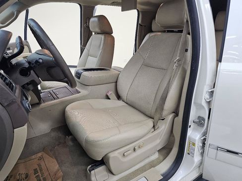 Used 2013 Chevrolet Suburban LTZ RWD image 16