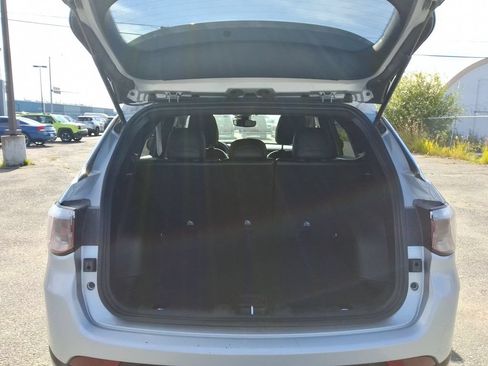Used 2024 Jeep Compass Latitude AWD/4WD image 11
