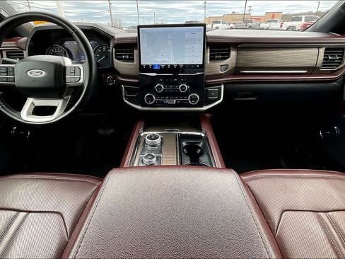 Used 2024 Ford Expedition Limited image 15