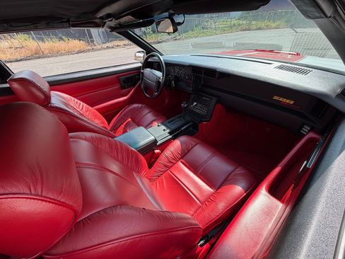 Used 1992 Chevrolet Camaro Z28 RWD image 25
