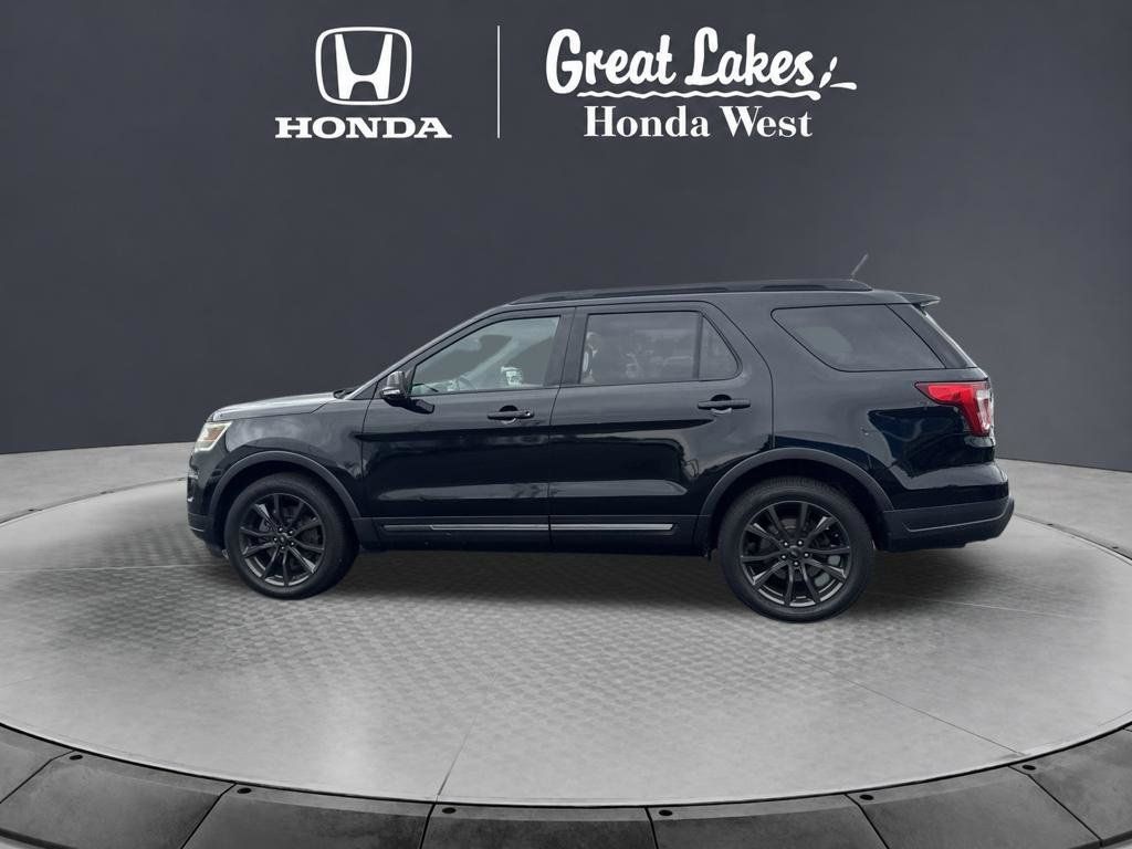 Used 2018 Ford Explorer XLT w/ Equipment Group 202A AWD/4WD image 11