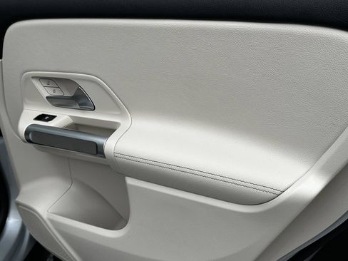 Certified 2022 Mercedes-Benz GLB 250 image 19