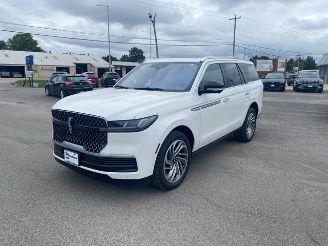 New 2025 Lincoln Navigator Reserve AWD/4WD image 2